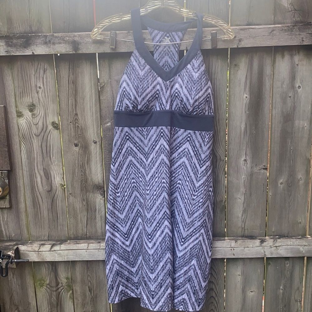 Athletic dress sz. S